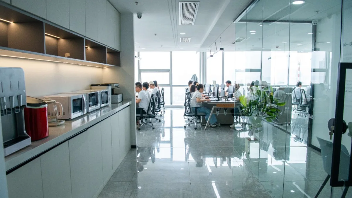 Guangzhou CS outsourcing office photo 2